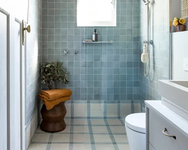 Bathroom flooring checkerboard tile pattern