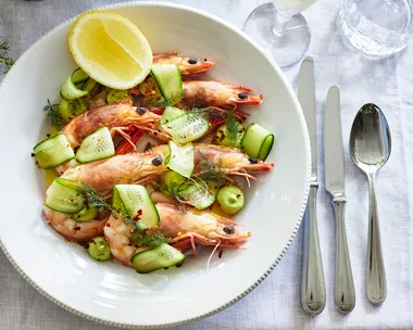Prawns with lemon, cucumber and chilli