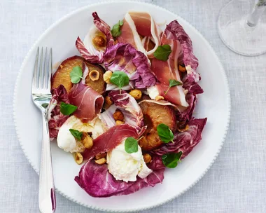 Salad with proscuitto, mozarella and peaches
