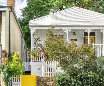 Colourful city cottage