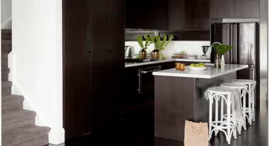 Monochrome makeover: Glamour-packed kitchen