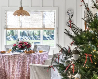 Lakeside New Zealand Home Dining Nook
