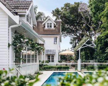 A tropical alfresco area with a pool and climbing vines.