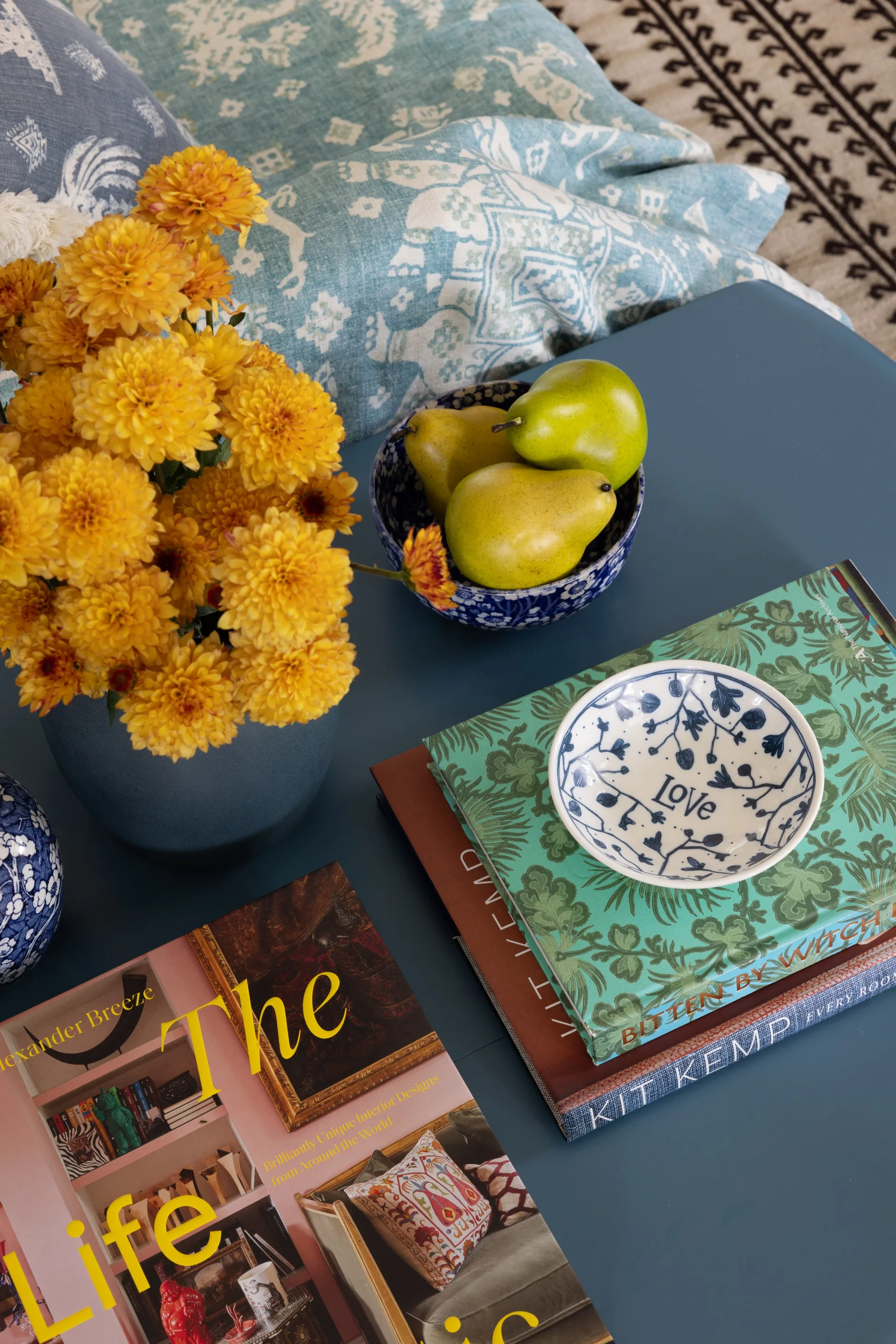 A collection of bright vintage-style d&eacute;cor and books.