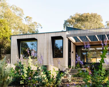 The façade of a sustainable Melbourne tree top home.