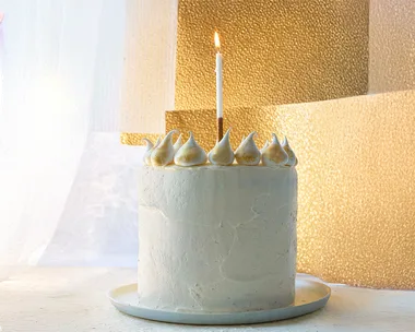 Ginger meringue kiss cake