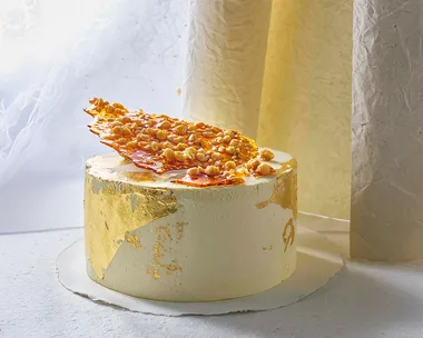 Hazelnut praline cake